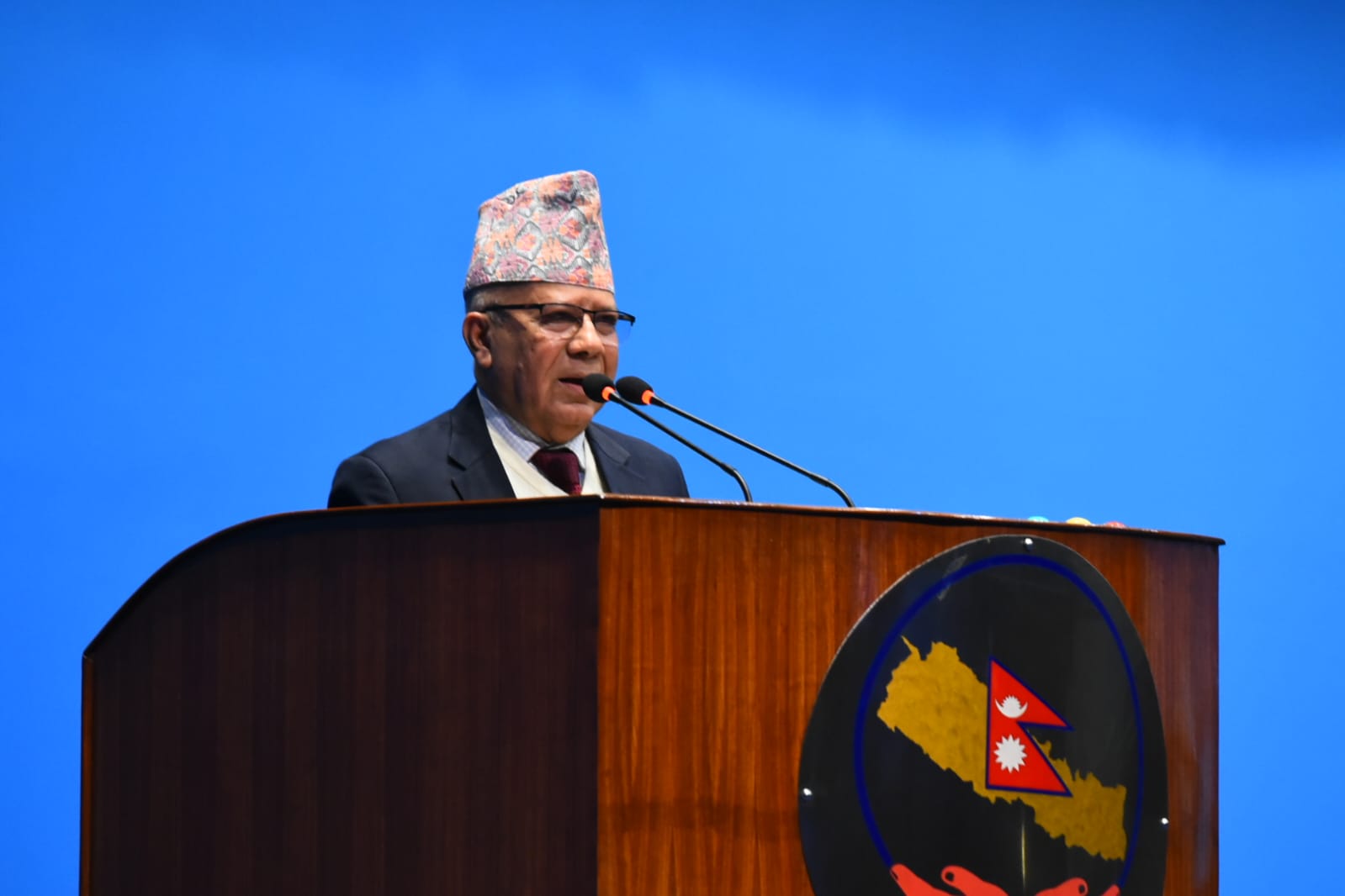 ओलीलाई नेपालको व्यङ्ग्य : आफूलाई सर्वज्ञानी ठान्दा सबै गुम्यो 